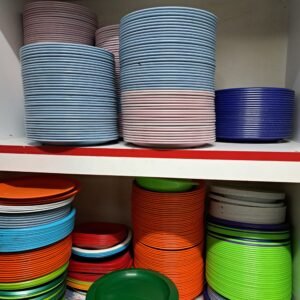 צלחות פלסטיק